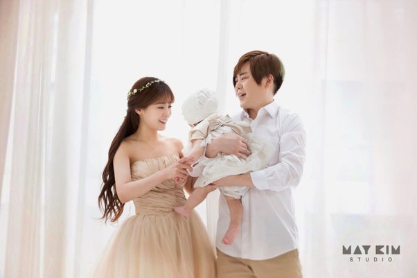 Mantan Member Boy Group dan Girl Group Umumkan Pernikahan & Kehamilan